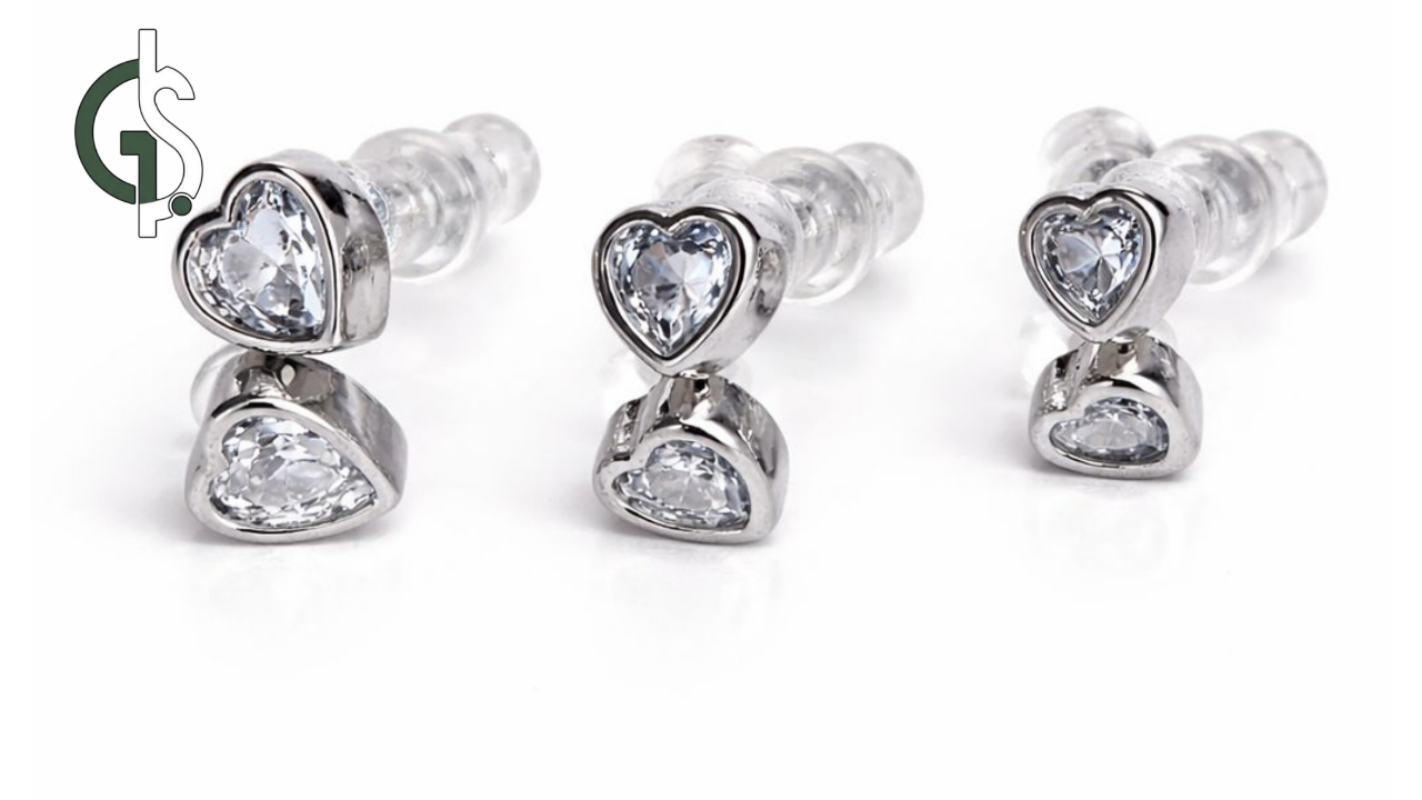 პატარა ვერცხლისფერი საყურე ბრილიანიტით